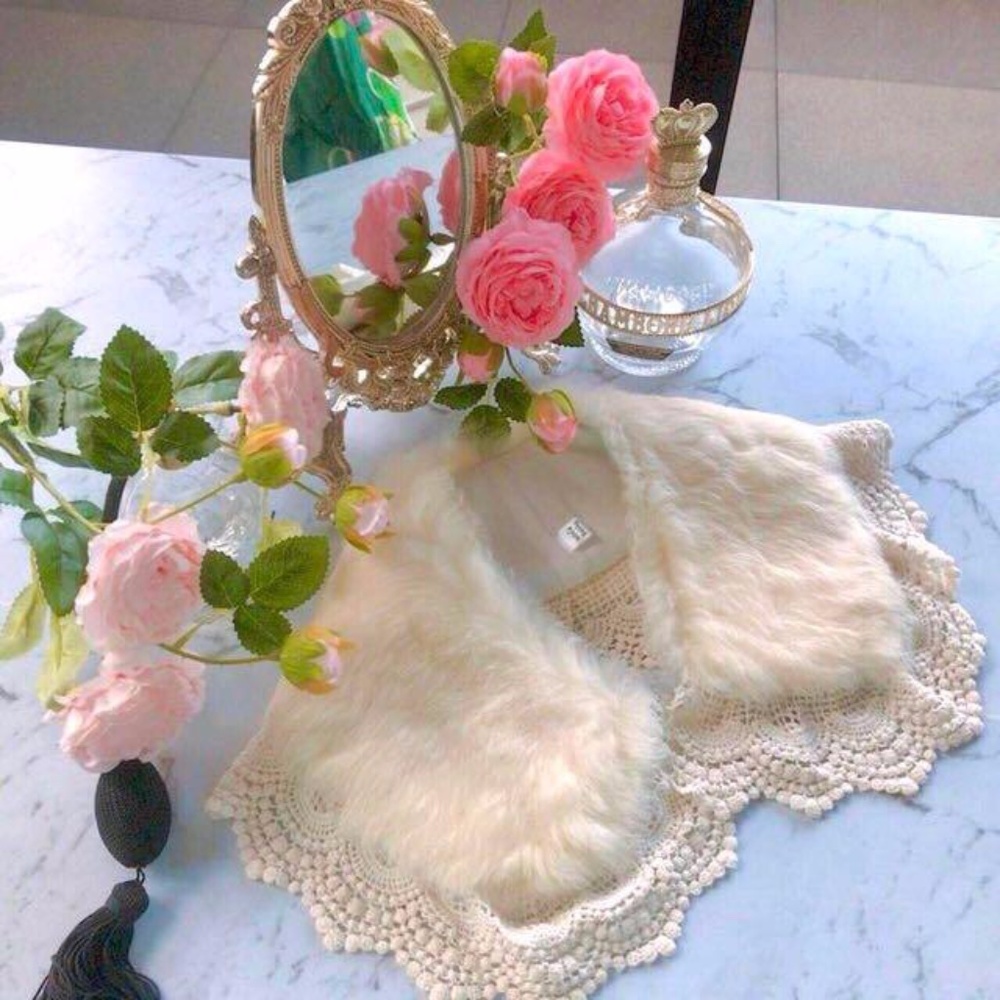 Genuine rabbit fur collar muffler cape in ivory - Picture 2 of 4